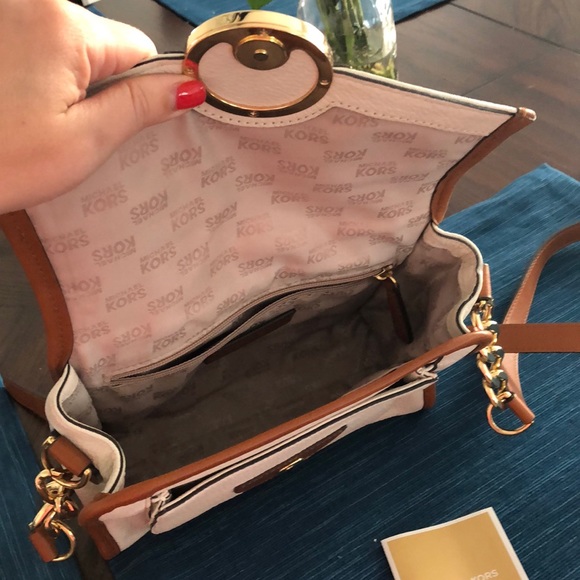 Michael Kors white purse - Picture 3 of 3